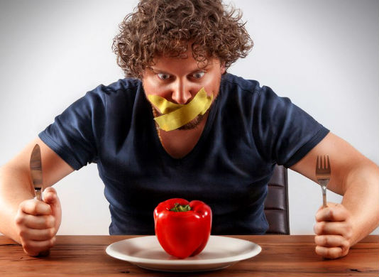 Homem No Espelho - 10 truques para comer menos na dieta
