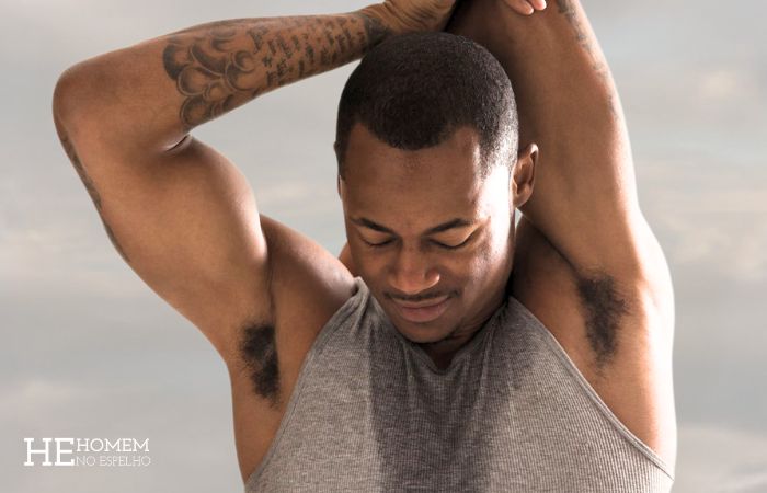Homem No Espelho - Pelos das axilas: aparar ou deixar ao natural?Pelos das axilas aparar ou deixar ao natural