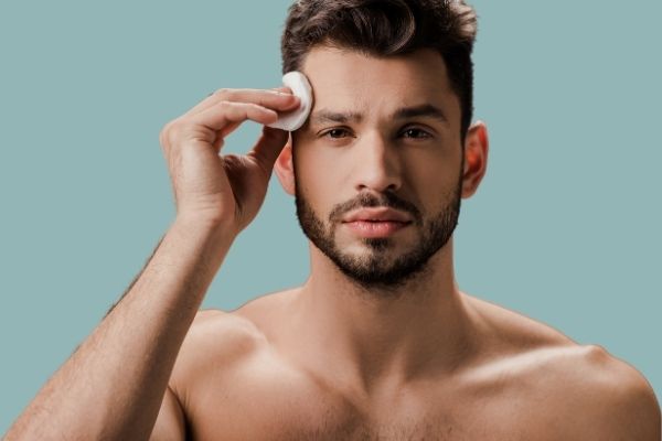 Homem No Espelho - 3 passos fundamentais para cuidar da pele do rosto (1)
