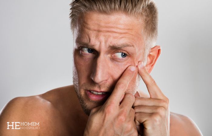 Homem No Espelho - Espremer espinhas