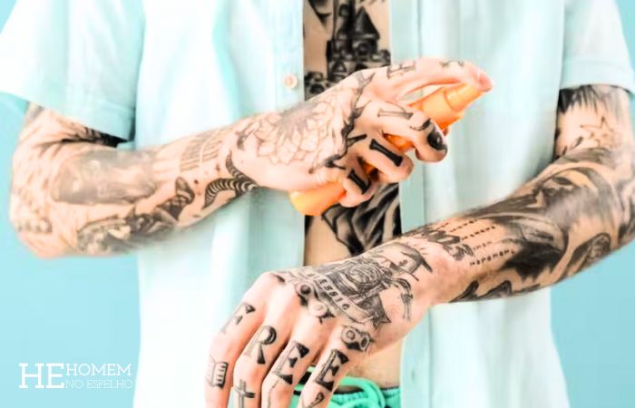 Homem No Espelho - 7 cuidados importantes para o corpo do homem - proteja tatuagens do sol