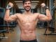 Homem No Espelho - benefícios do exercício na saúde mental