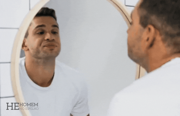 Homem No Espelho - Exibicionismo online afeta a autoestima e a autoimagem
