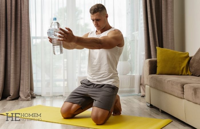 Homem No Espelho - Treino em casa no sofá