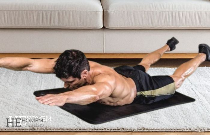 Homem No Espelho - Treino em casa no sofá