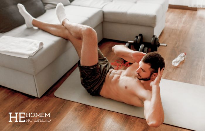 Homem No Espelho - Treino em casa no sofá