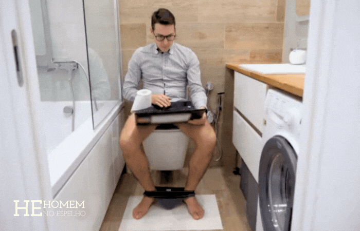 Homem No Espelho - Por que os homens demoram tanto tempo no banheiro