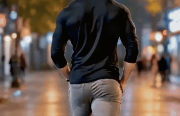 Homem No Espelho - Treino de exercícios dos músculos glúteos