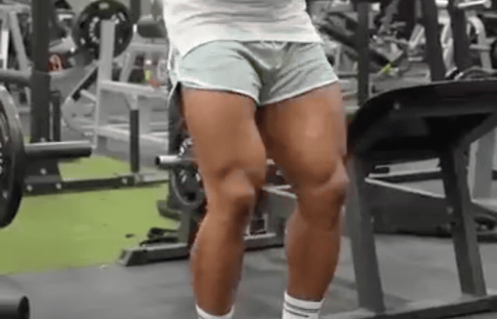 Homem No Espelho - Treino de exercícios dos músculos glúteos